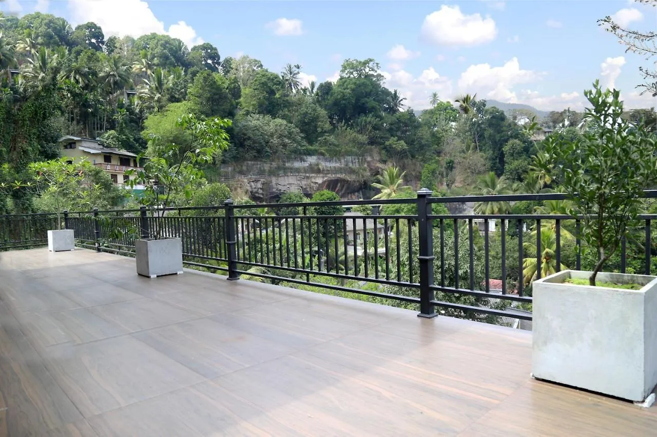 Проживание в семье Chathu Holiday Home Канди Шри-Ланка